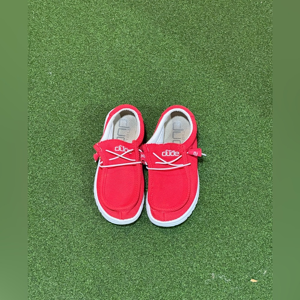 Men’s size 9 Hey dudes